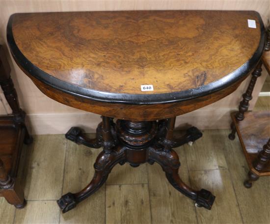 A Victorian figured walnut card table, W.92cm